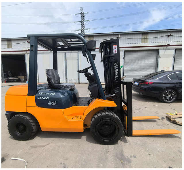 Original japanese second hand TOYOTA FD30 diesel forklift with good condition used Toyota FD30 forklift for sale in china - Dizel forklift: fotoğraf 1 Original japanese second hand TOYOTA FD30 diesel forklift with good condition used Toyota FD30 forklift for sale in china - Dizel forklift: fotoğraf 1