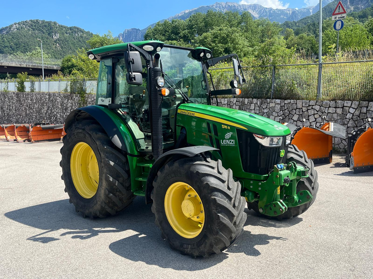JOHN DEERE 5115R - Traktör: fotoğraf 4 JOHN DEERE 5115R - Traktör: fotoğraf 4