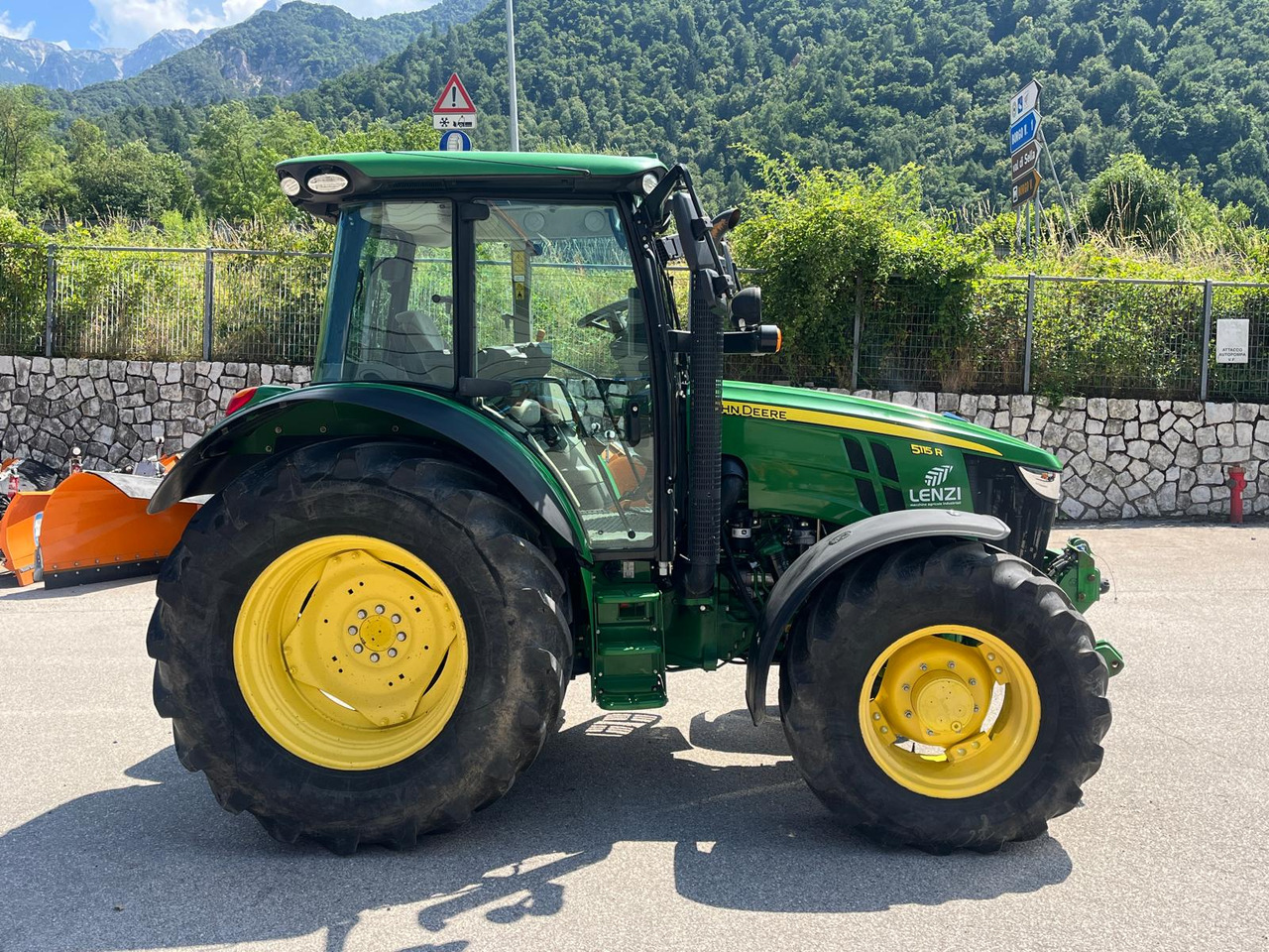JOHN DEERE 5115R - Traktör: fotoğraf 5 JOHN DEERE 5115R - Traktör: fotoğraf 5