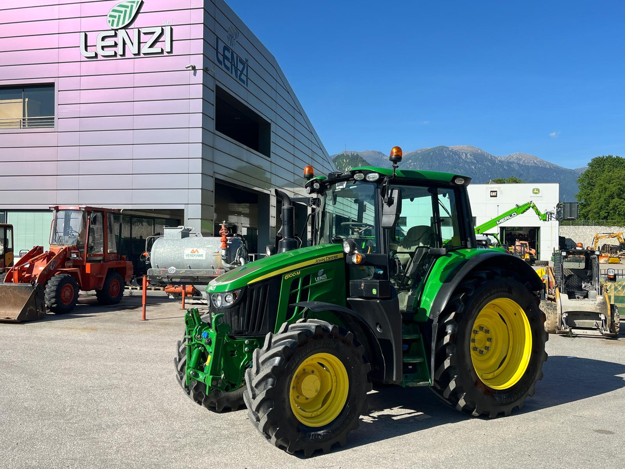 JOHN DEERE 6100M - Traktör: fotoğraf 1 JOHN DEERE 6100M - Traktör: fotoğraf 1
