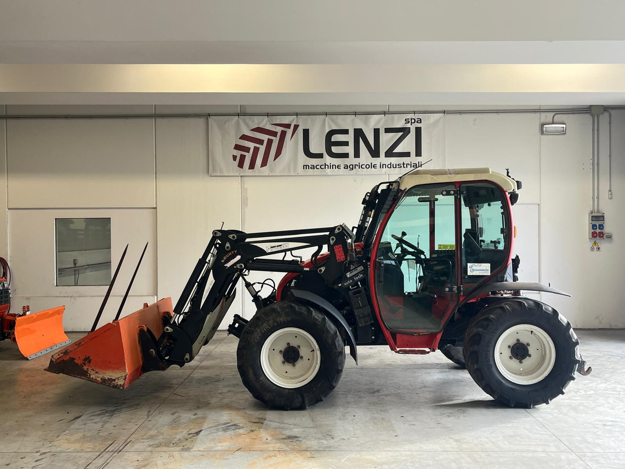 REFORM MOUNY 80S + CARICATORE HYDRAC - Traktör: fotoğraf 1 REFORM MOUNY 80S + CARICATORE HYDRAC - Traktör: fotoğraf 1