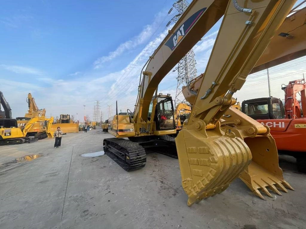 CAT 320 B - Paletli ekskavatör: fotoğraf 1 CAT 320 B - Paletli ekskavatör: fotoğraf 1