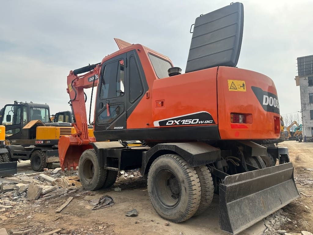 Doosan 150 W-7 - Tekerlekli ekskavatör: fotoğraf 3 Doosan 150 W-7 - Tekerlekli ekskavatör: fotoğraf 3