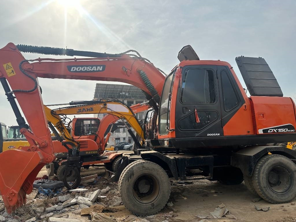 Doosan 150 W-7 - Tekerlekli ekskavatör: fotoğraf 4 Doosan 150 W-7 - Tekerlekli ekskavatör: fotoğraf 4