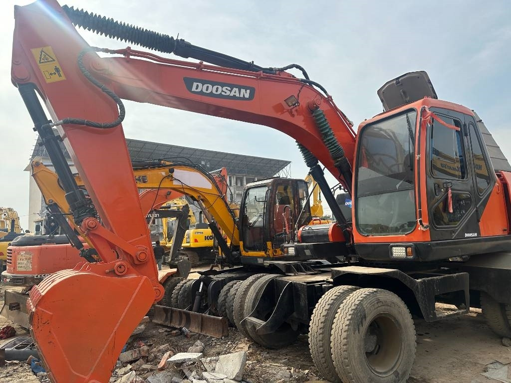 Doosan 150 W-7 - Tekerlekli ekskavatör: fotoğraf 5 Doosan 150 W-7 - Tekerlekli ekskavatör: fotoğraf 5