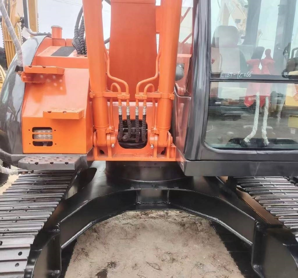 Hitachi 135 US-6 - Paletli ekskavatör: fotoğraf 5 Hitachi 135 US-6 - Paletli ekskavatör: fotoğraf 5