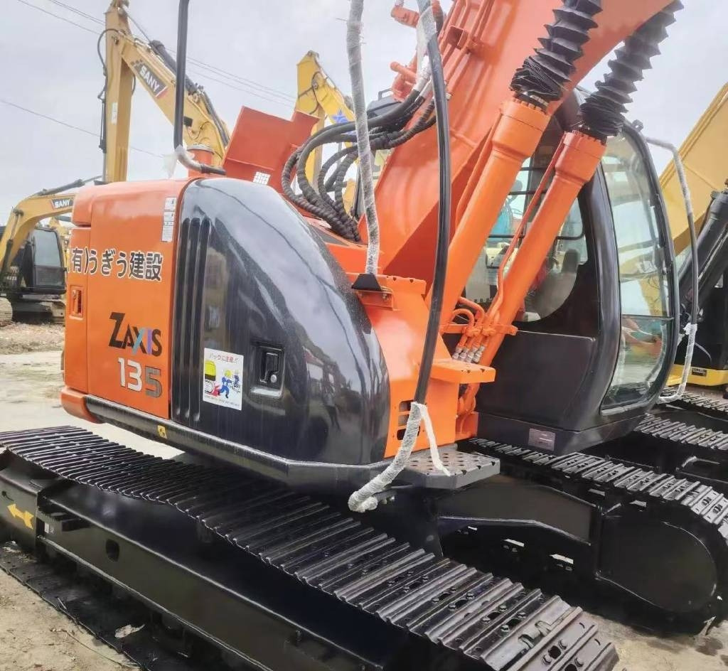 Hitachi 135US-6 - Paletli ekskavatör: fotoğraf 1 Hitachi 135US-6 - Paletli ekskavatör: fotoğraf 1