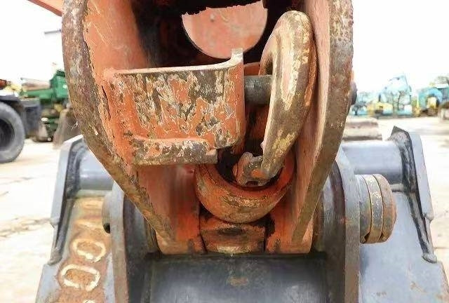 Hitachi 30 - Paletli ekskavatör: fotoğraf 5 Hitachi 30 - Paletli ekskavatör: fotoğraf 5