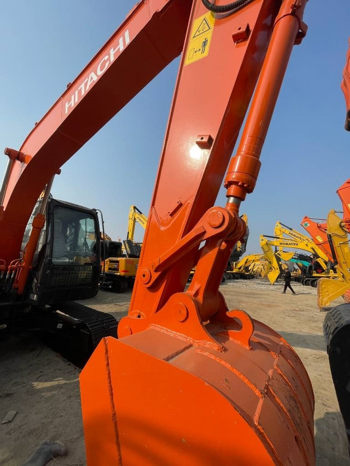 Hitachi ZX 130 - Paletli ekskavatör: fotoğraf 2 Hitachi ZX 130 - Paletli ekskavatör: fotoğraf 2