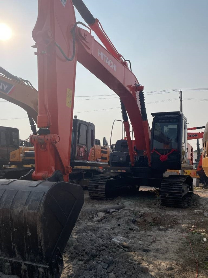Hitachi ZX 210 - Paletli ekskavatör: fotoğraf 1 Hitachi ZX 210 - Paletli ekskavatör: fotoğraf 1