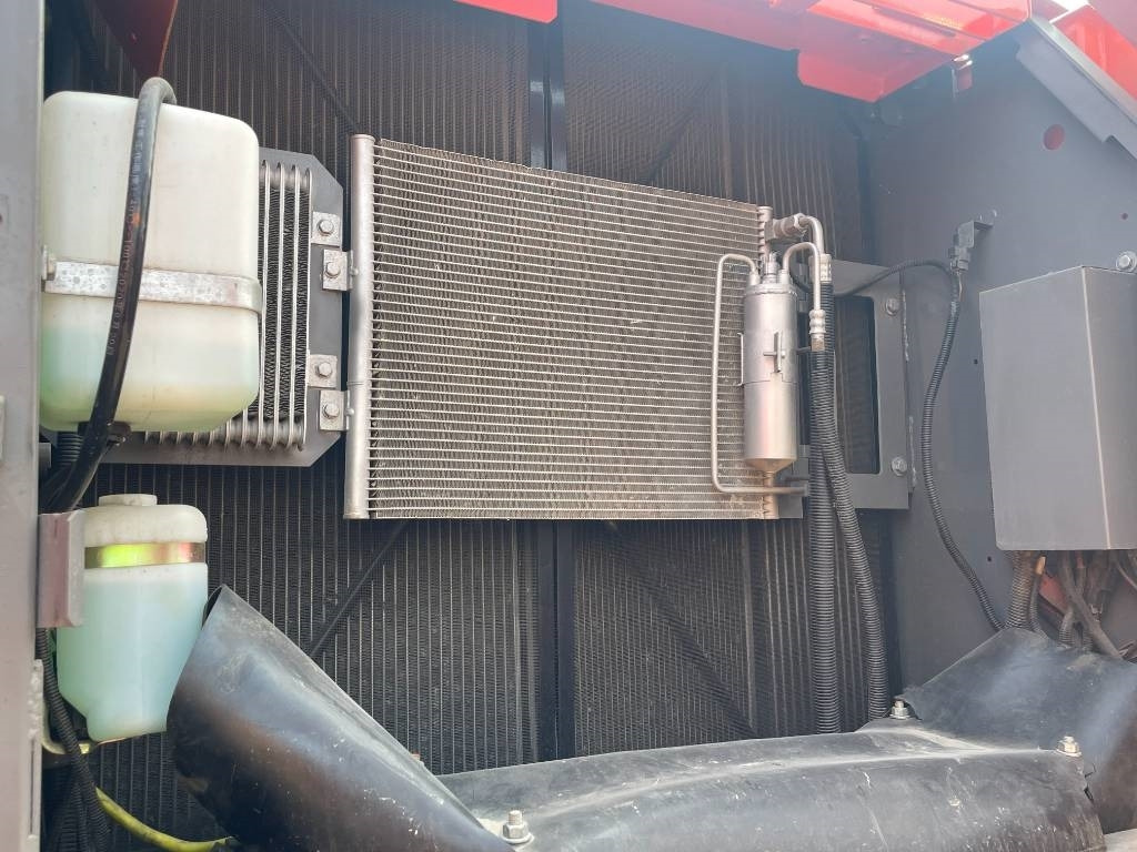 Hitachi ZX 210 - Paletli ekskavatör: fotoğraf 4 Hitachi ZX 210 - Paletli ekskavatör: fotoğraf 4
