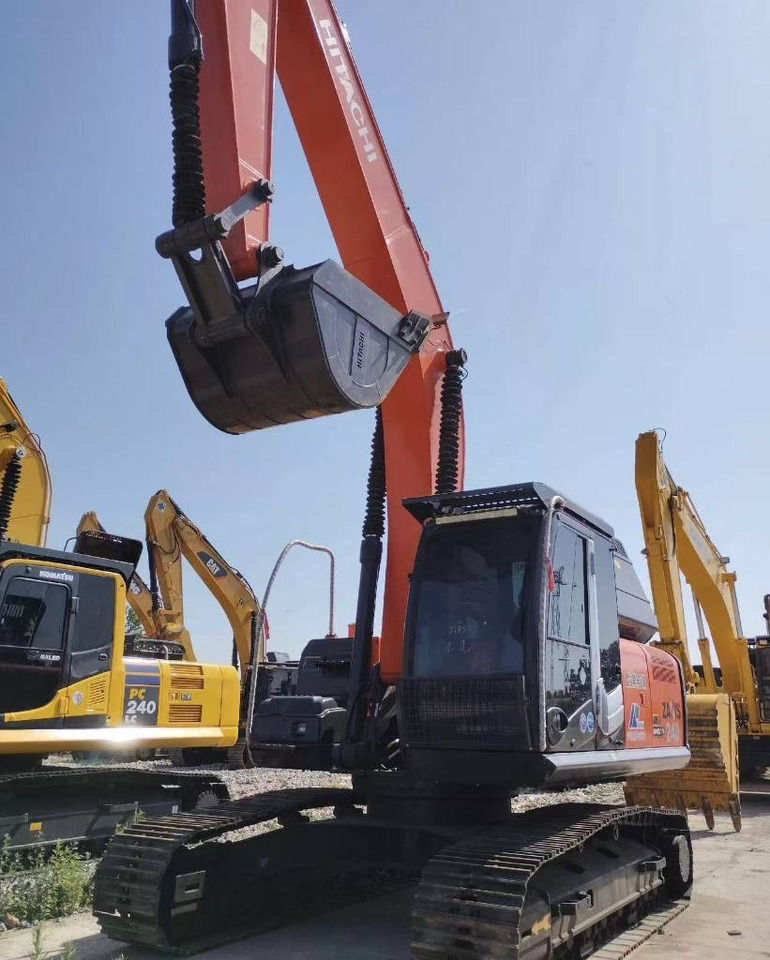 Hitachi ZX 240 - Paletli ekskavatör: fotoğraf 1 Hitachi ZX 240 - Paletli ekskavatör: fotoğraf 1