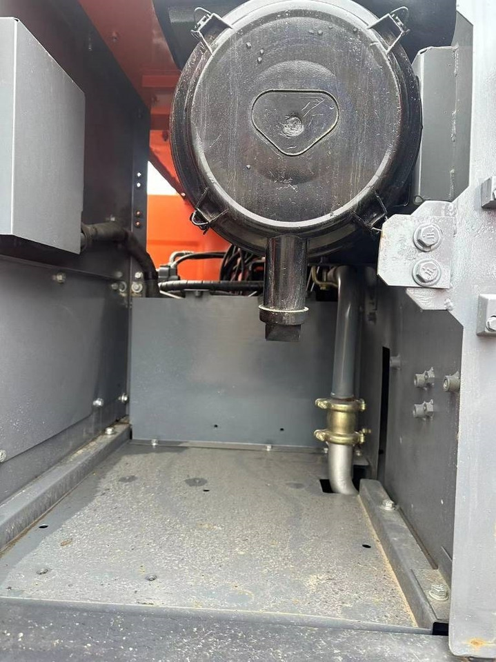 Hitachi ZX 240 - Paletli ekskavatör: fotoğraf 5 Hitachi ZX 240 - Paletli ekskavatör: fotoğraf 5