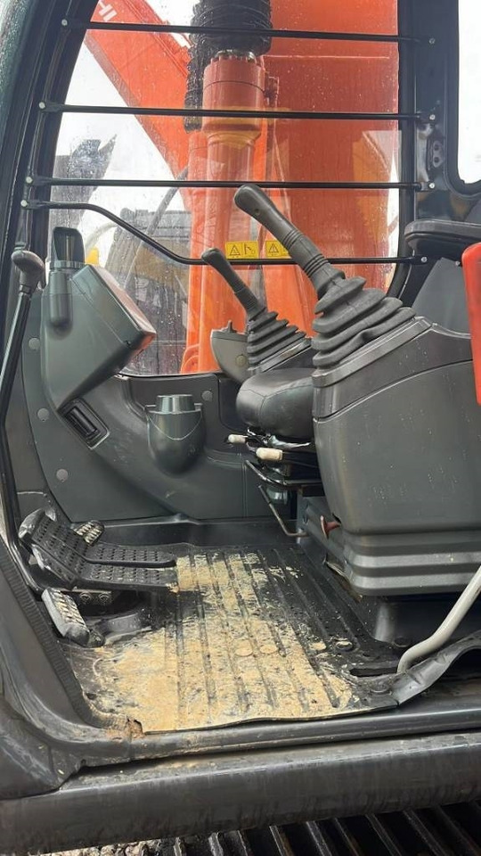 Hitachi ZX120 - Paletli ekskavatör: fotoğraf 3 Hitachi ZX120 - Paletli ekskavatör: fotoğraf 3