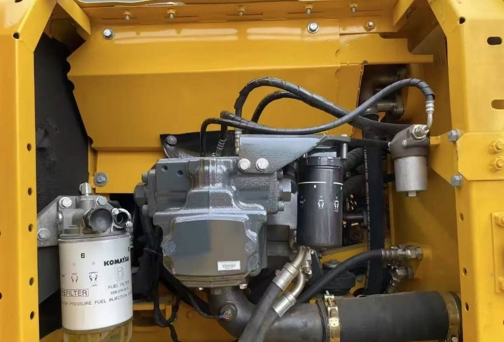 Komatsu PC 240 - Paletli ekskavatör: fotoğraf 5 Komatsu PC 240 - Paletli ekskavatör: fotoğraf 5