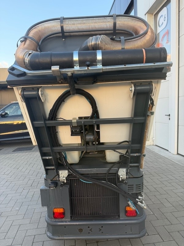 Fort MPM - Yol süpürme aracı: fotoğraf 4 Fort MPM - Yol süpürme aracı: fotoğraf 4
