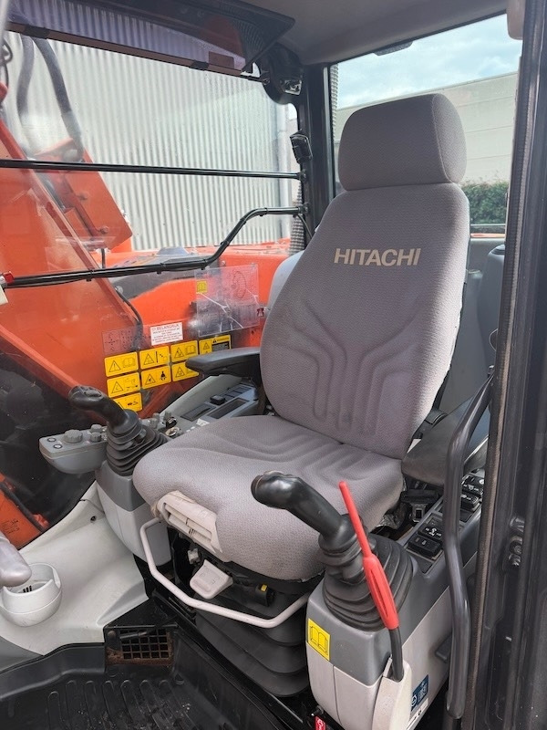 Paletli ekskavatör Hitachi ZX 135 US 5-B: fotoğraf 17