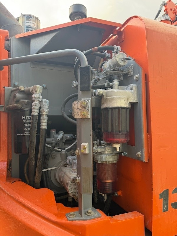 Paletli ekskavatör Hitachi ZX 135 US 5-B: fotoğraf 12