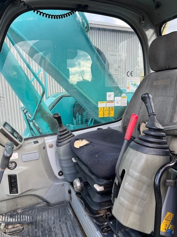 Paletli ekskavatör Kobelco SK 235 SR LC: fotoğraf 16 Paletli ekskavatör Kobelco SK 235 SR LC: fotoğraf 16