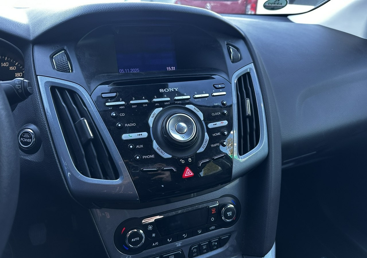 Hatchback Ford Focus III Ford Focus Bogate wyposażenie 2012: fotoğraf 9