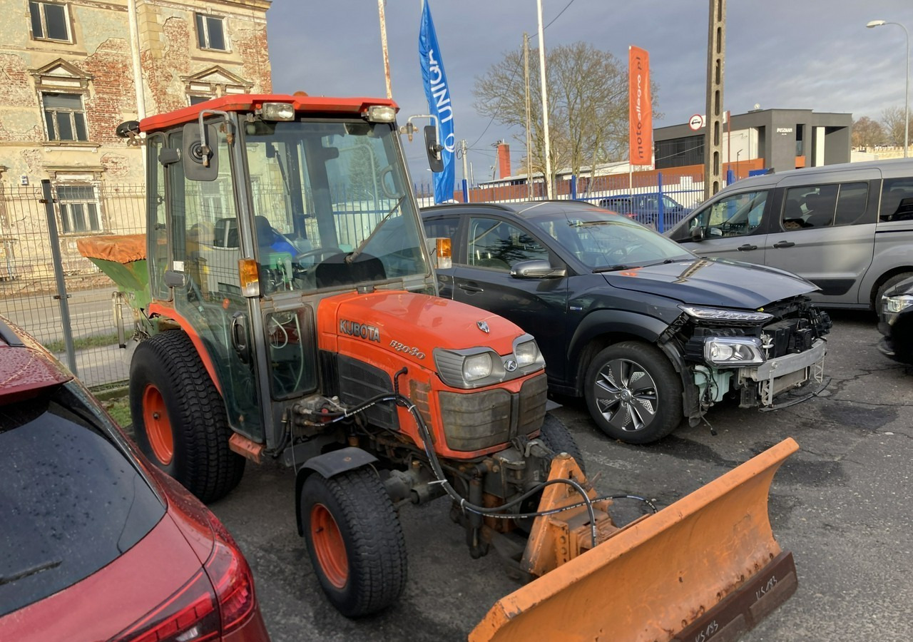Inna Inny Traktor Kubota 4X4 B 3030 Odśnieżarka posypywarka Pług 2011 - Belediye traktör: fotoğraf 2 Inna Inny Traktor Kubota 4X4 B 3030 Odśnieżarka posypywarka Pług 2011 - Belediye traktör: fotoğraf 2