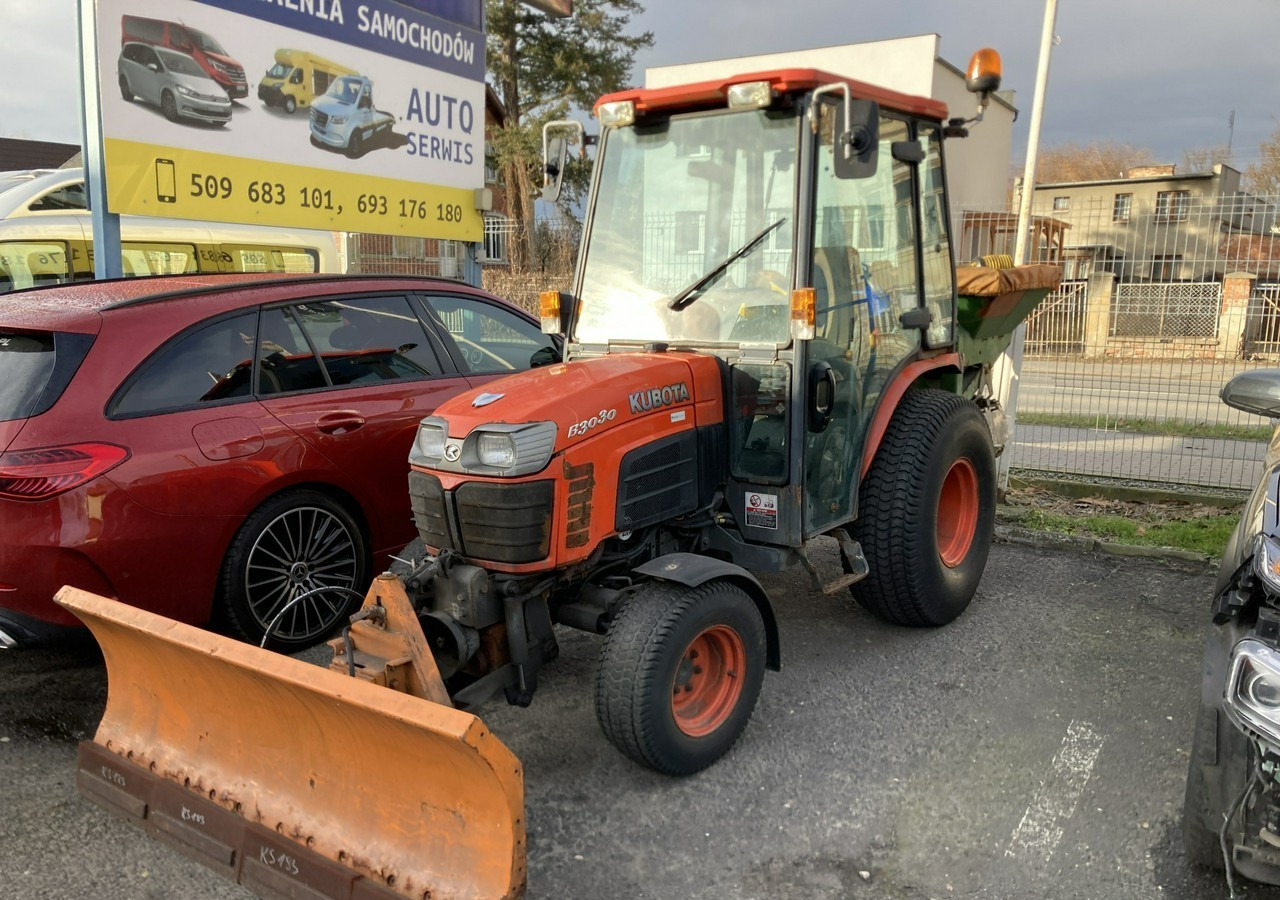 Inna Inny Traktor Kubota 4X4 B 3030 Odśnieżarka posypywarka Pług 2011 - Belediye traktör: fotoğraf 1 Inna Inny Traktor Kubota 4X4 B 3030 Odśnieżarka posypywarka Pług 2011 - Belediye traktör: fotoğraf 1