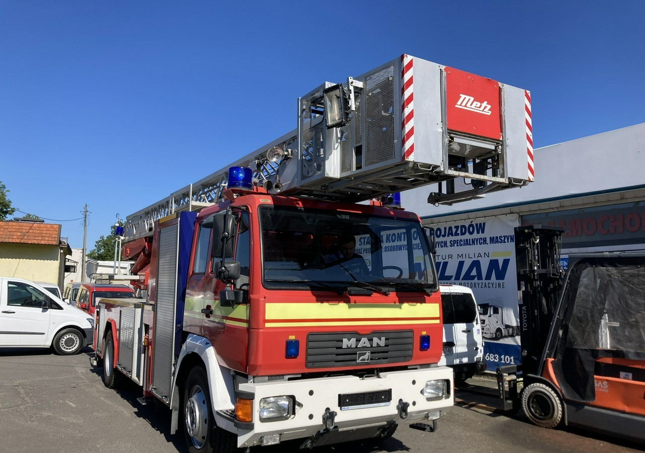 MAN L 2000 MAN 15,280 Straż pożarna drabina Strażacka zwyżka 32m Metz Model 20 - İtfaiye aracı: fotoğraf 1 MAN L 2000 MAN 15,280 Straż pożarna drabina Strażacka zwyżka 32m Metz Model 20 - İtfaiye aracı: fotoğraf 1