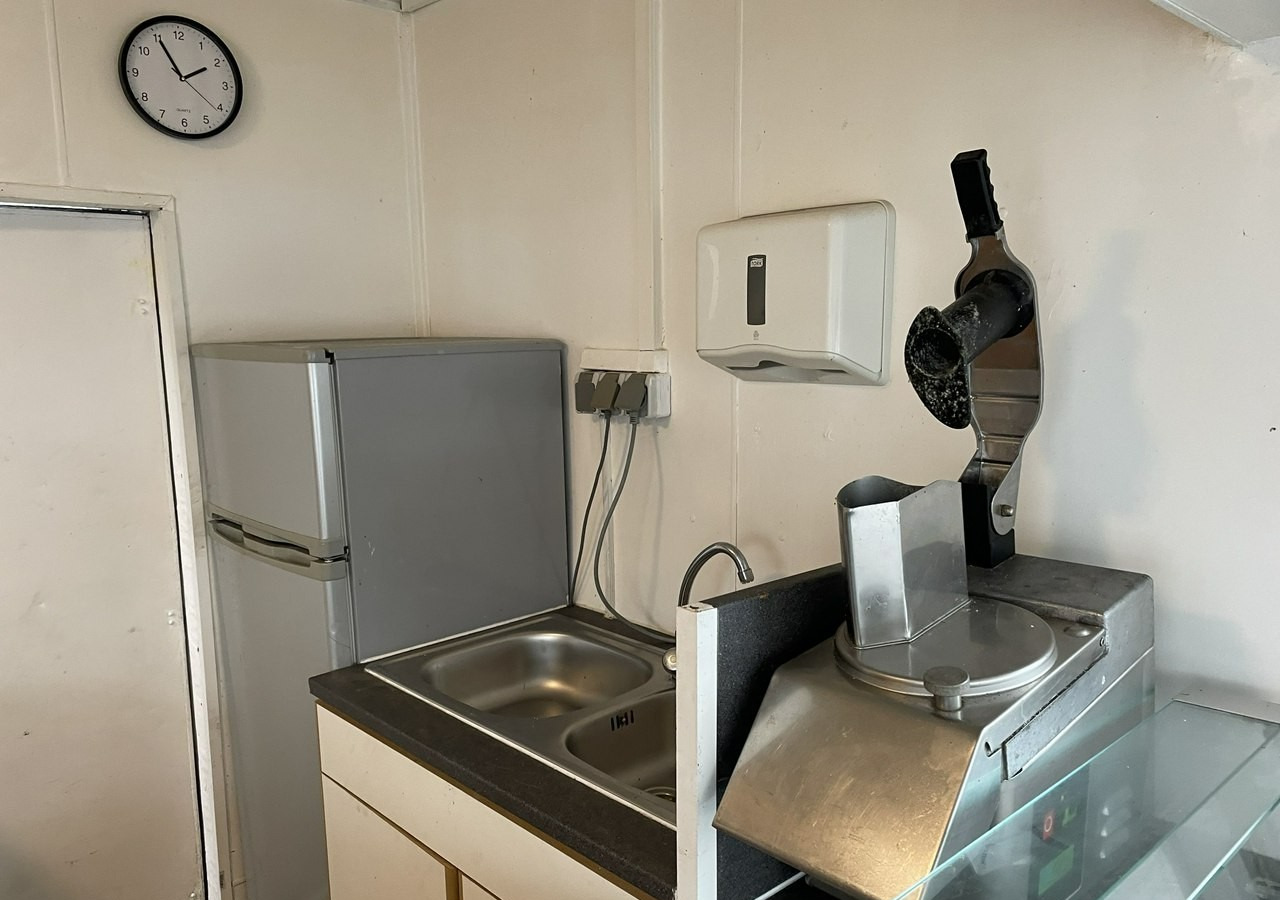 Mercedes-Benz Sprinter Autosklep Sklep Gastronomiczny Food Truck Foodtruck pizza wyposażona - Büfe karavan: fotoğraf 5 Mercedes-Benz Sprinter Autosklep Sklep Gastronomiczny Food Truck Foodtruck pizza wyposażona - Büfe karavan: fotoğraf 5