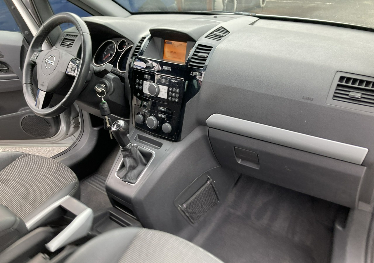 Opel Zafira B Opel Zafira do przewozu Niepełnosprawnych inwalida rampa - Binek araba: fotoğraf 5 Opel Zafira B Opel Zafira do przewozu Niepełnosprawnych inwalida rampa - Binek araba: fotoğraf 5