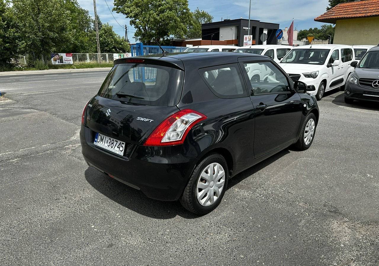 Suzuki Swift V Suzuki Swift 1.2-94KM Klima Model 2012 - Hatchback: fotoğraf 3 Suzuki Swift V Suzuki Swift 1.2-94KM Klima Model 2012 - Hatchback: fotoğraf 3