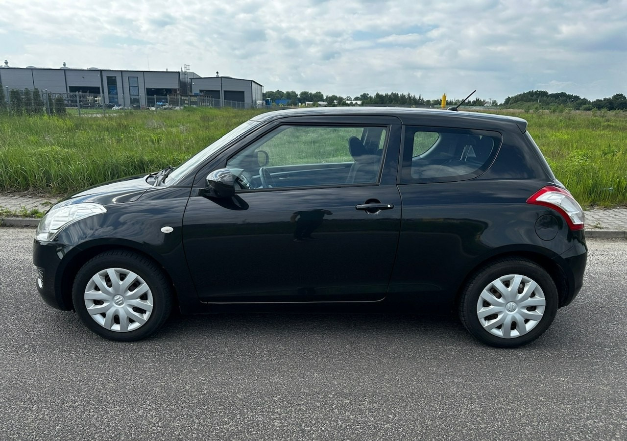 Suzuki Swift V Suzuki Swift 1.2-94KM Klima Model 2012 - Hatchback: fotoğraf 2 Suzuki Swift V Suzuki Swift 1.2-94KM Klima Model 2012 - Hatchback: fotoğraf 2