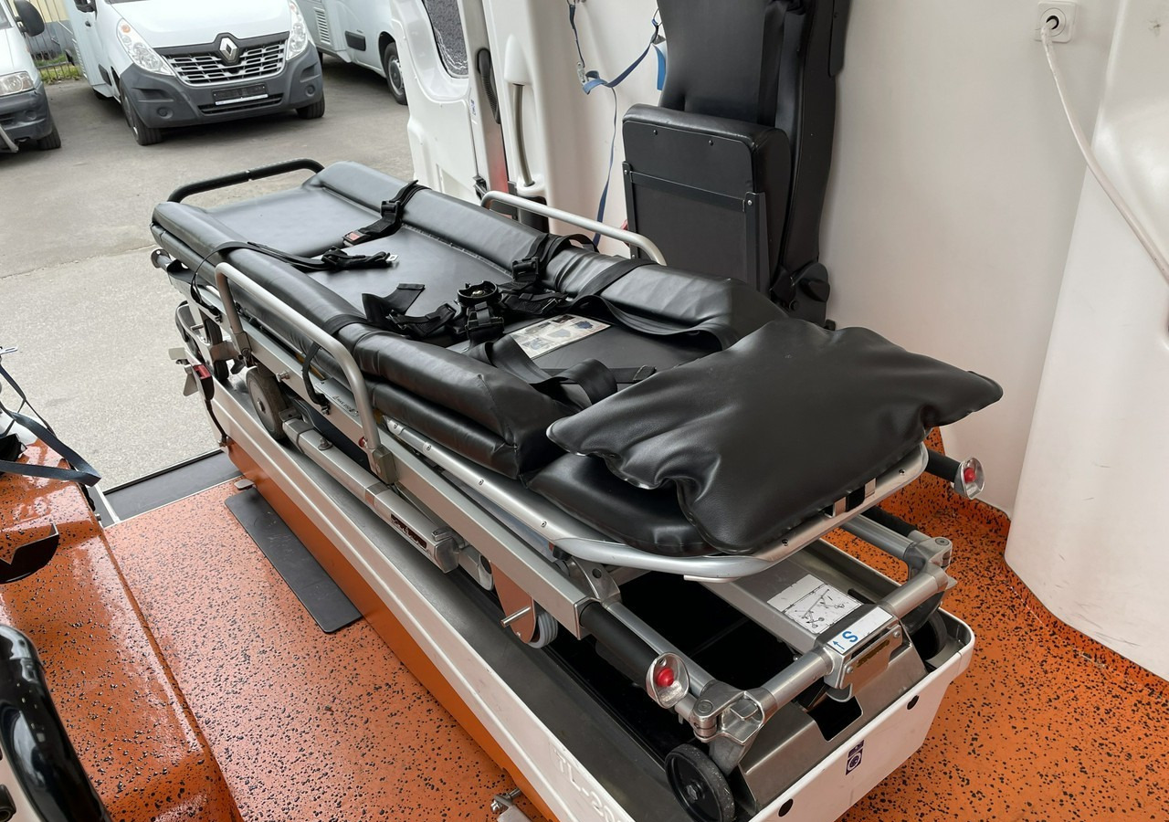 Volkswagen Crafter Crafter 2.0-163KM Karetka Ambulans Wyposażony Model 2016 - Ambulans arabası: fotoğraf 3 Volkswagen Crafter Crafter 2.0-163KM Karetka Ambulans Wyposażony Model 2016 - Ambulans arabası: fotoğraf 3