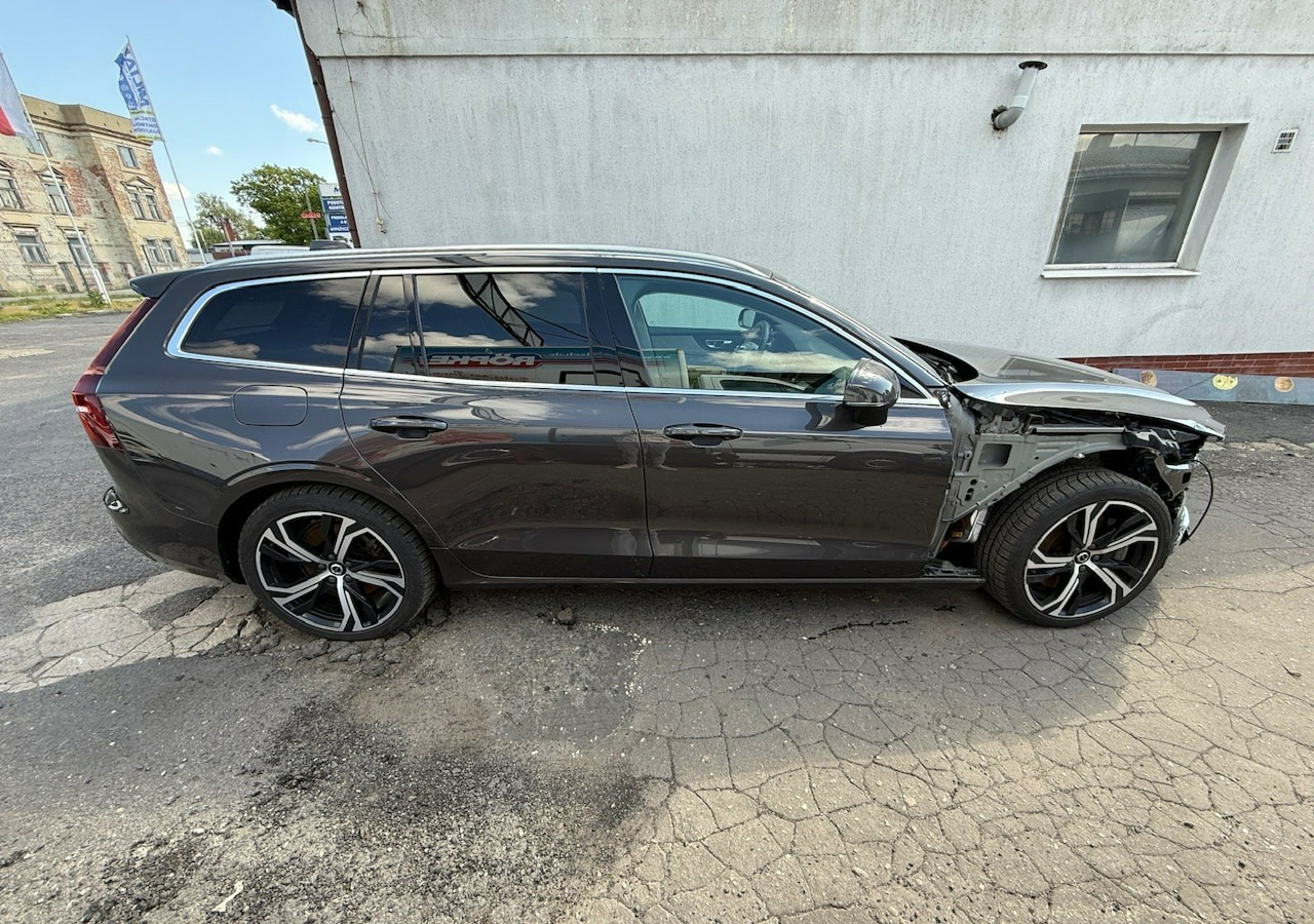 Volvo V60 II Volvo V60 2.0 T8 Plug-in Hybrid 455KM AWD Bogata Wersja Model 2024 - Binek araba: fotoğraf 5 Volvo V60 II Volvo V60 2.0 T8 Plug-in Hybrid 455KM AWD Bogata Wersja Model 2024 - Binek araba: fotoğraf 5
