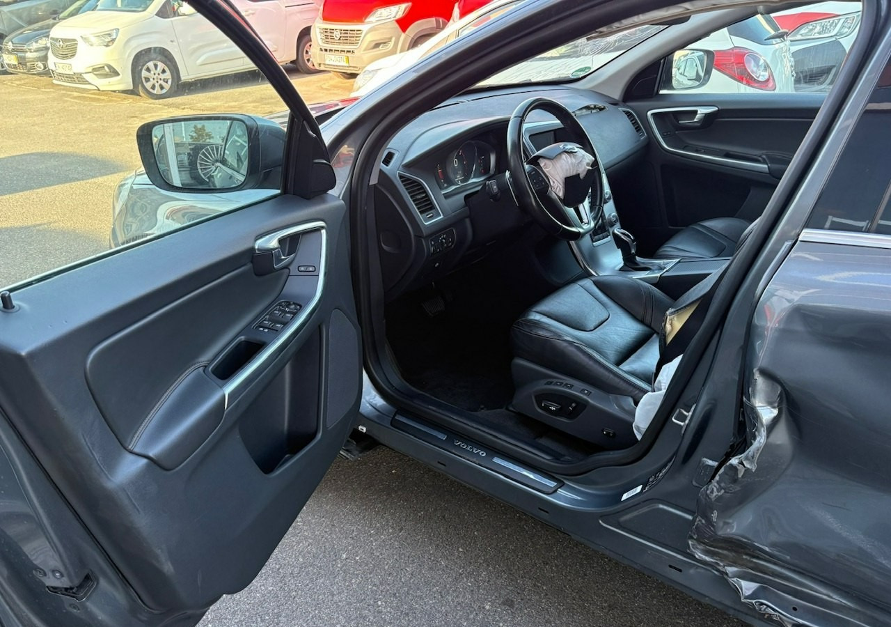 SUV Volvo XC60 I Volvo XC 60 2,4 D4 AWD 190KM Summum Navi Panorama Skóry Kamera 2017: fotoğraf 12 SUV Volvo XC60 I Volvo XC 60 2,4 D4 AWD 190KM Summum Navi Panorama Skóry Kamera 2017: fotoğraf 12