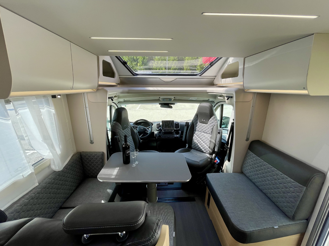 ADRIA Matrix axess 650SL - Semi entegre karavan: fotoğraf 4 ADRIA Matrix axess 650SL - Semi entegre karavan: fotoğraf 4