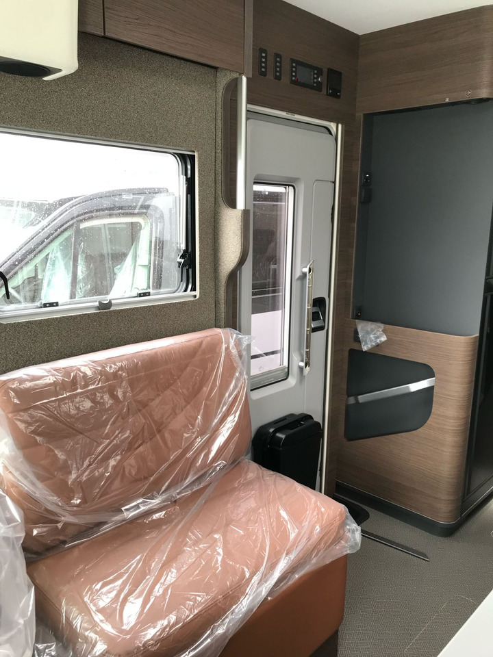 ADRIA Super Sonic 890 LC - Entegre karavan: fotoğraf 4 ADRIA Super Sonic 890 LC - Entegre karavan: fotoğraf 4