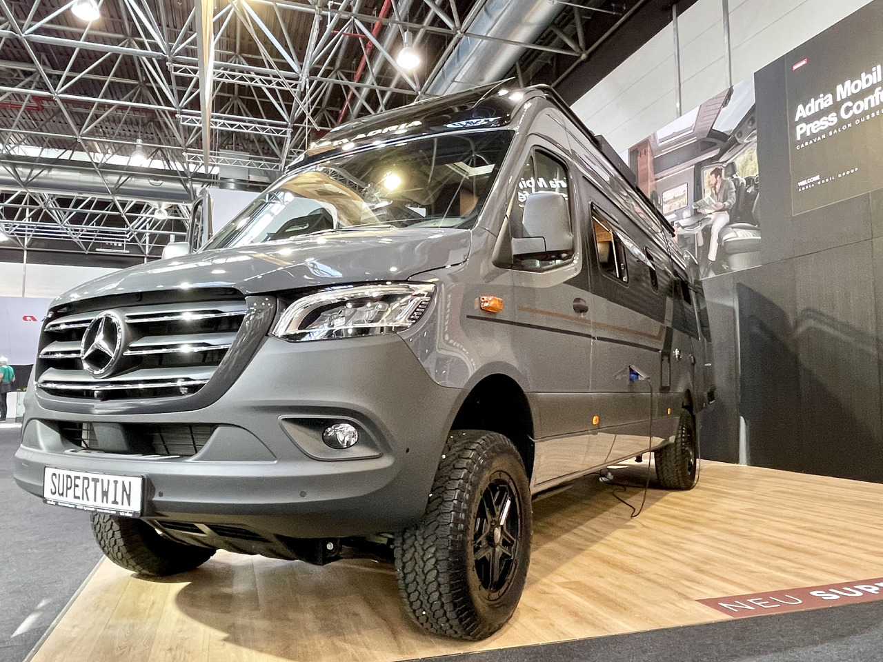 ADRIA Super Twin 700 SGX - Camper van: fotoğraf 1 ADRIA Super Twin 700 SGX - Camper van: fotoğraf 1