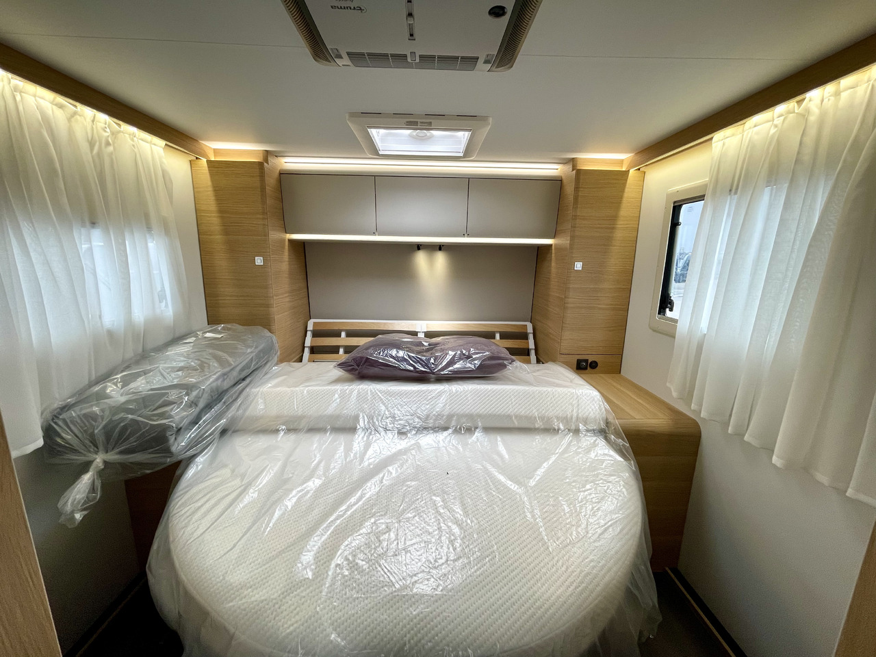 Adria Matrix 650SC - Semi entegre karavan: fotoğraf 5 Adria Matrix 650SC - Semi entegre karavan: fotoğraf 5