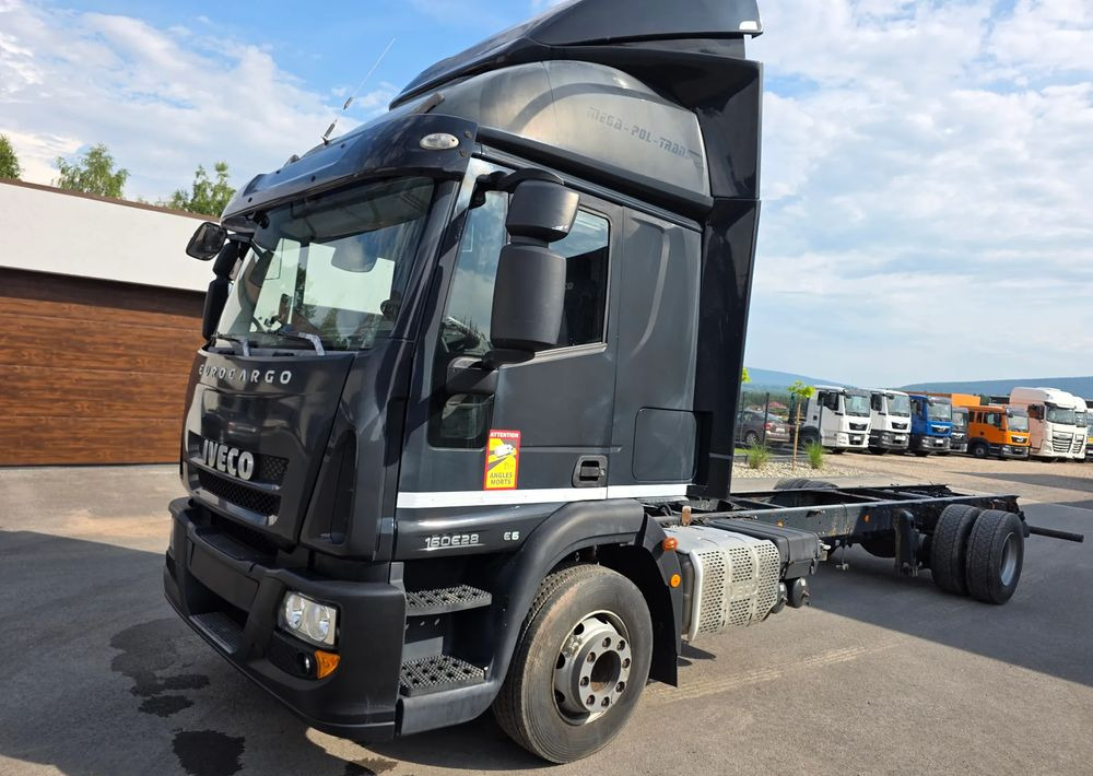 Iveco EUROCARGO 160E28 RAMA DO ZABUDOWY/ LAWETA / MANUAL / - Tenteli kamyon: fotoğraf 3 Iveco EUROCARGO 160E28 RAMA DO ZABUDOWY/ LAWETA / MANUAL / - Tenteli kamyon: fotoğraf 3
