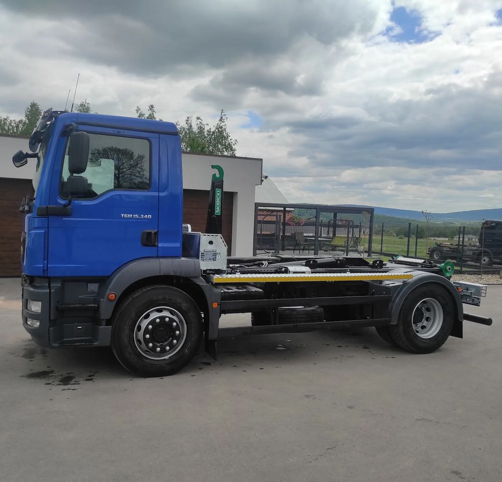 MAN TGM 18.340 urządzenie hakowe AXOR - Kancalı yükleyici kamyon: fotoğraf 1 MAN TGM 18.340 urządzenie hakowe AXOR - Kancalı yükleyici kamyon: fotoğraf 1