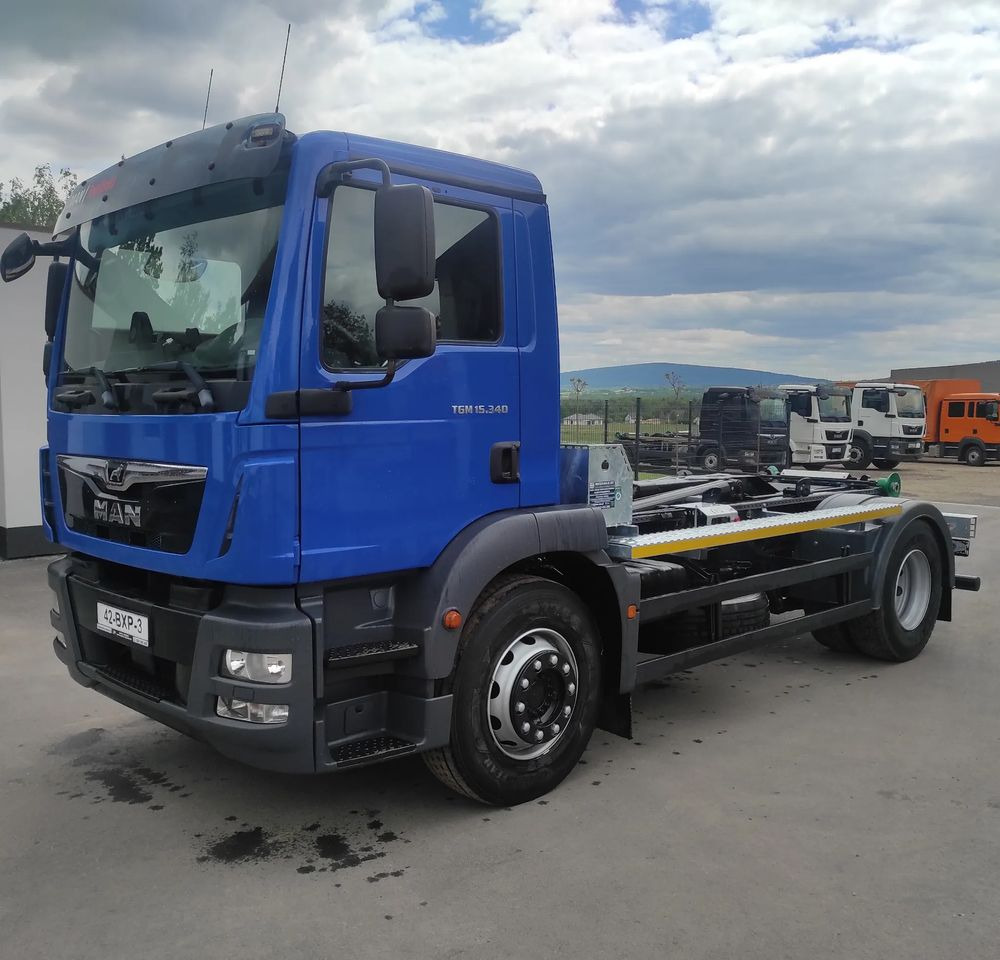 MAN TGM 18.340 urządzenie hakowe AXOR - Kancalı yükleyici kamyon: fotoğraf 2 MAN TGM 18.340 urządzenie hakowe AXOR - Kancalı yükleyici kamyon: fotoğraf 2
