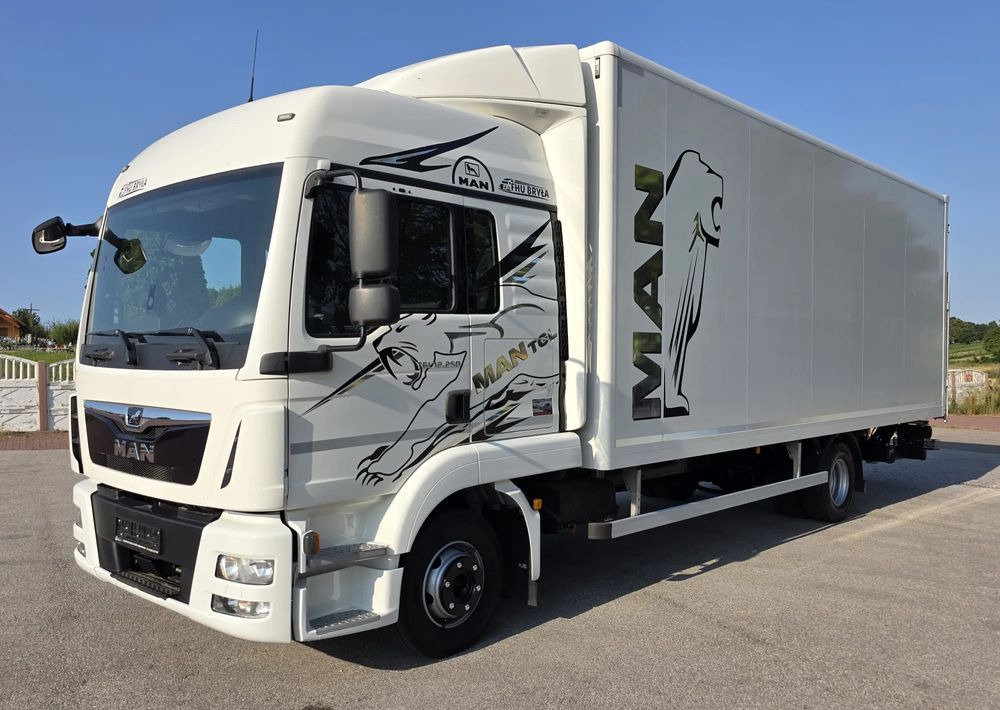 MAN TGL 12.250 / KONTENER / IZOTERMA / WINDA / 2019R / EURO 6 / PEŁEN SERWIS / 6 TON ŁADOWNOŚĆ / SPROWADZONY / ZADBANY / JAK NOWY / KSIĄŻKA SERWISOWA / E6 / 17 PALET - Kapalı kasa kamyon: fotoğraf 1 MAN TGL 12.250 / KONTENER / IZOTERMA / WINDA / 2019R / EURO 6 / PEŁEN SERWIS / 6 TON ŁADOWNOŚĆ / SPROWADZONY / ZADBANY / JAK NOWY / KSIĄŻKA SERWISOWA / E6 / 17 PALET - Kapalı kasa kamyon: fotoğraf 1