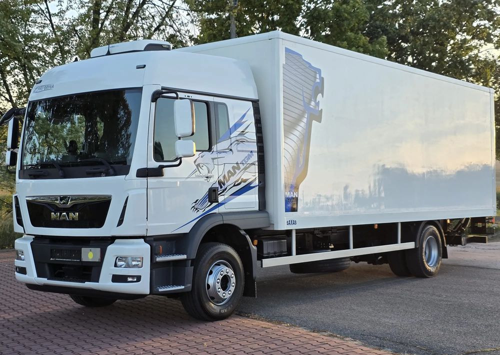 MAN TGM 15.290 / TGL / KONTENER / IZOTERMA / WINDA / KLIMA POSTOJOWA / 2019R / EURO 6 / PEŁEN SERWIS / 8200KG ŁADOWNOŚĆ / SPROWADZONY / ZADBANY / JAK NOWY / KSIĄŻKA SERWISOWA / E6 / 18 PALET - Kapalı kasa kamyon: fotoğraf 1 MAN TGM 15.290 / TGL / KONTENER / IZOTERMA / WINDA / KLIMA POSTOJOWA / 2019R / EURO 6 / PEŁEN SERWIS / 8200KG ŁADOWNOŚĆ / SPROWADZONY / ZADBANY / JAK NOWY / KSIĄŻKA SERWISOWA / E6 / 18 PALET - Kapalı kasa kamyon: fotoğraf 1