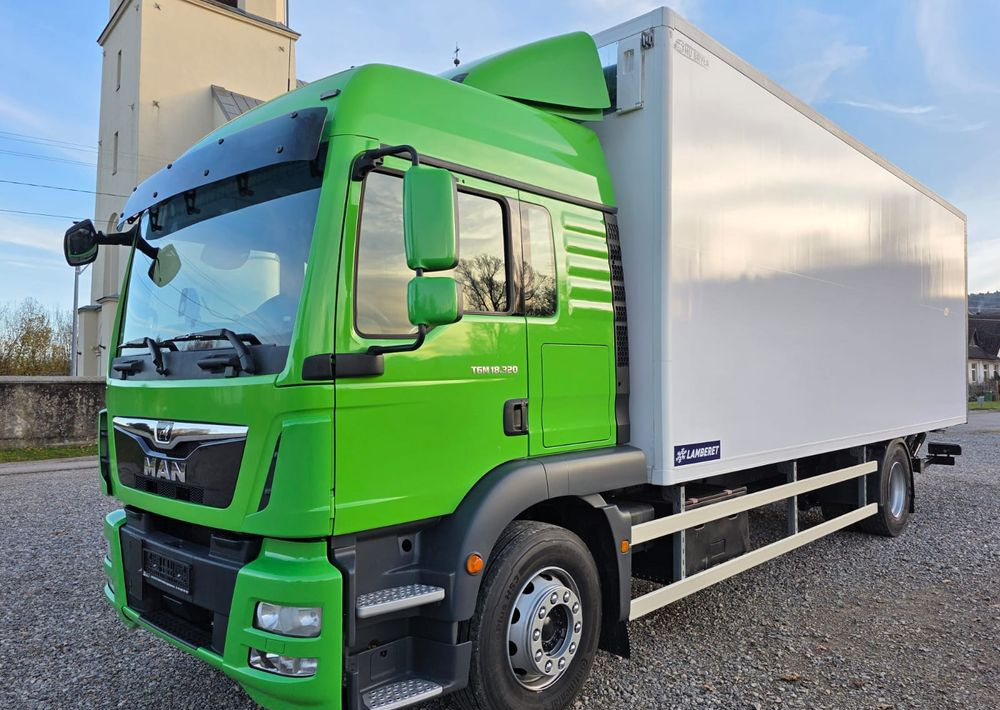 MAN TGM 18.320 / 18.290 / 15.290 / IZOTERMA / WINDA / 19PALET / E6 / 08.2018 / LIFT / SPROWADZONY / AUTOMAT / SYPIALKA / PIERWSZY WŁAŚCICIEL / BOCZNE DRZWI / STAN BARDZO DOBRY - Refrijeratör kamyon: fotoğraf 1 MAN TGM 18.320 / 18.290 / 15.290 / IZOTERMA / WINDA / 19PALET / E6 / 08.2018 / LIFT / SPROWADZONY / AUTOMAT / SYPIALKA / PIERWSZY WŁAŚCICIEL / BOCZNE DRZWI / STAN BARDZO DOBRY - Refrijeratör kamyon: fotoğraf 1