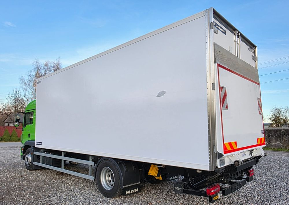 MAN TGM 18.320 / 18.290 / 15.290 / IZOTERMA / WINDA / 19PALET / E6 / 08.2018 / LIFT / SPROWADZONY / AUTOMAT / SYPIALKA / PIERWSZY WŁAŚCICIEL / BOCZNE DRZWI / STAN BARDZO DOBRY - Refrijeratör kamyon: fotoğraf 5 MAN TGM 18.320 / 18.290 / 15.290 / IZOTERMA / WINDA / 19PALET / E6 / 08.2018 / LIFT / SPROWADZONY / AUTOMAT / SYPIALKA / PIERWSZY WŁAŚCICIEL / BOCZNE DRZWI / STAN BARDZO DOBRY - Refrijeratör kamyon: fotoğraf 5