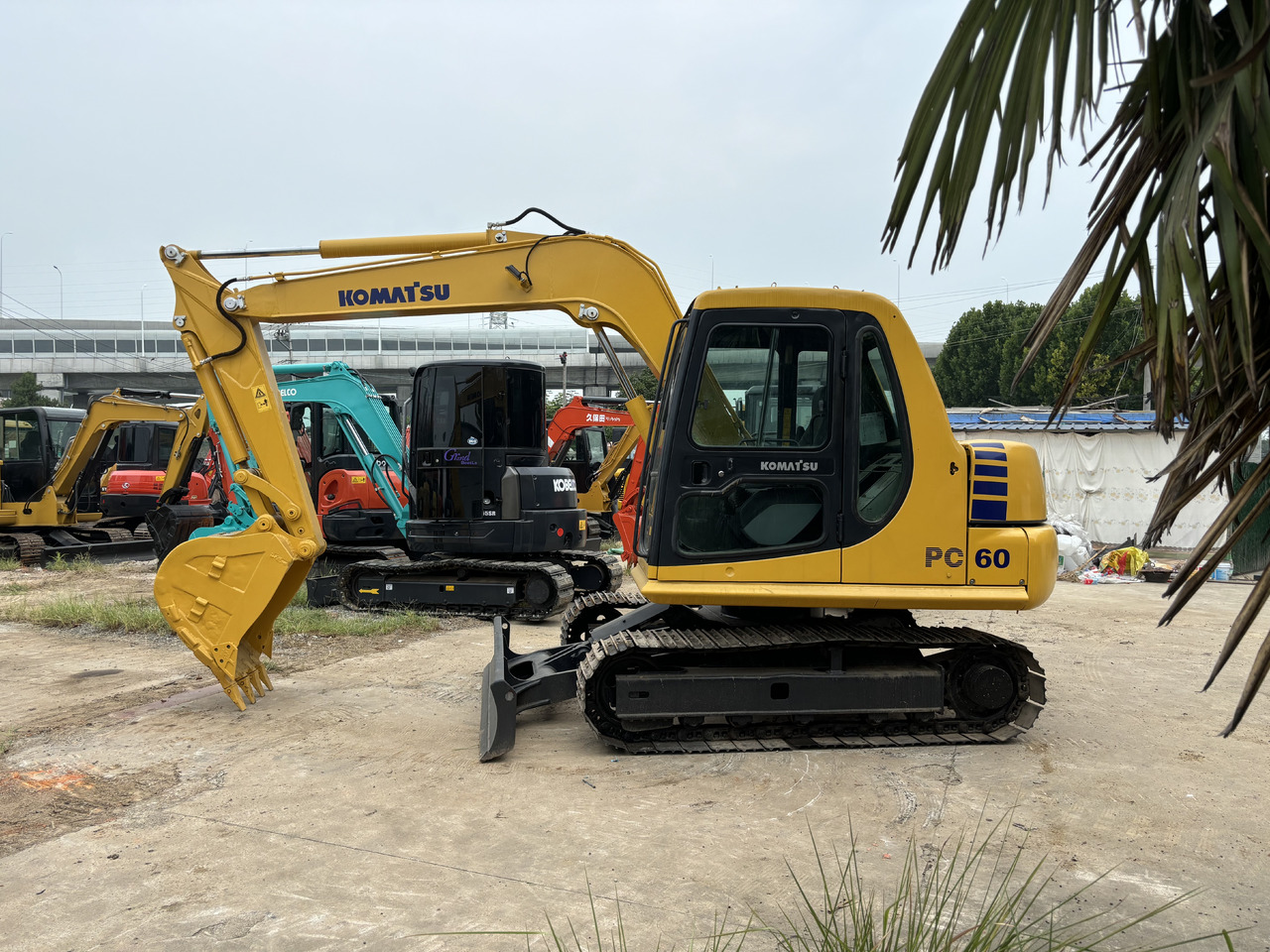 Komatsu PC 60-7 - Mini ekskavatör: fotoğraf 1 Komatsu PC 60-7 - Mini ekskavatör: fotoğraf 1