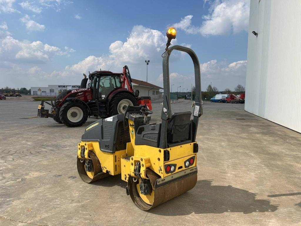 Bomag BW 100 AD M-5 - Yol silindiri: fotoğraf 2 Bomag BW 100 AD M-5 - Yol silindiri: fotoğraf 2