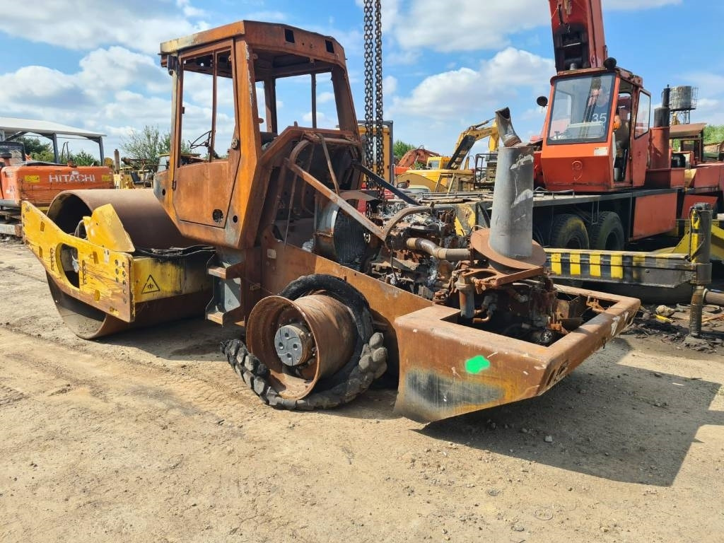 Bomag BW 213 D H-4 FOR PARTS - Kompaktör: fotoğraf 2 Bomag BW 213 D H-4 FOR PARTS - Kompaktör: fotoğraf 2