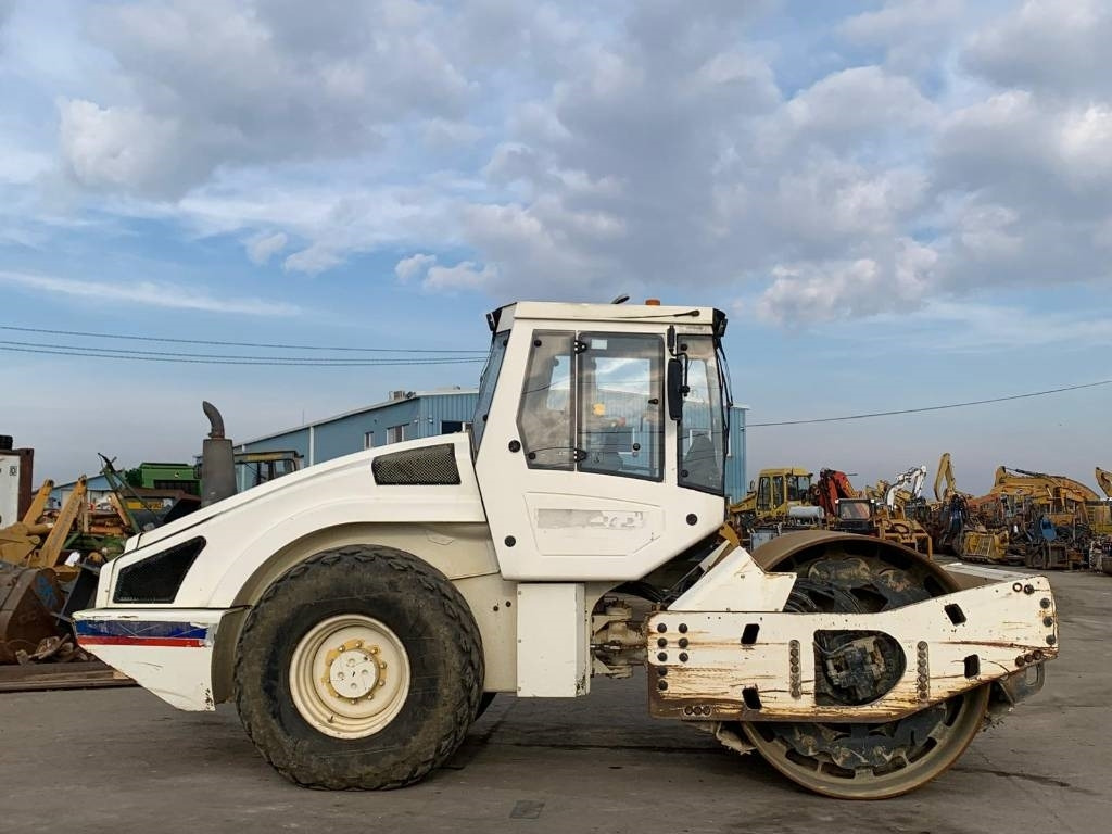 Bomag BW 213 D H-4 - Kompaktör: fotoğraf 2 Bomag BW 213 D H-4 - Kompaktör: fotoğraf 2