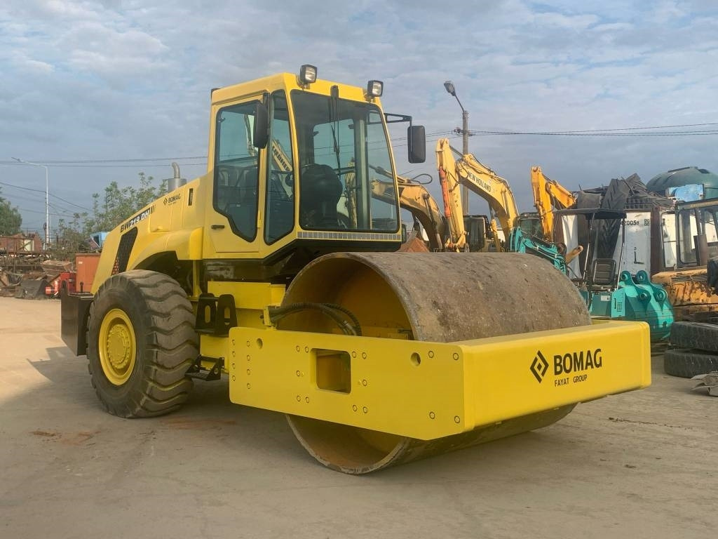 Bomag Shantui BW219DH - Kompaktör: fotoğraf 1 Bomag Shantui BW219DH - Kompaktör: fotoğraf 1